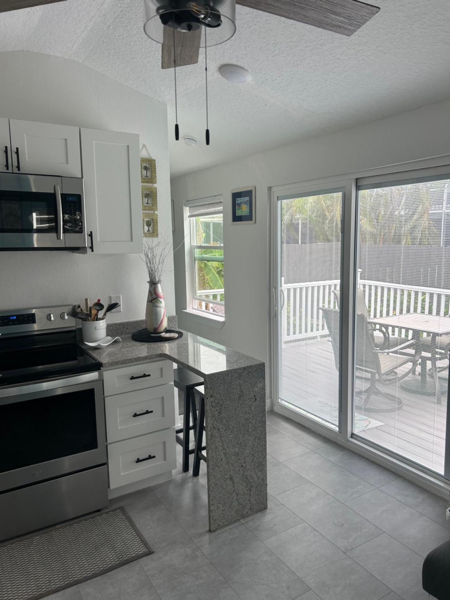 Perfect Getaway-Lovely Cottage House- Near Beaches Нокомис Экстерьер фото